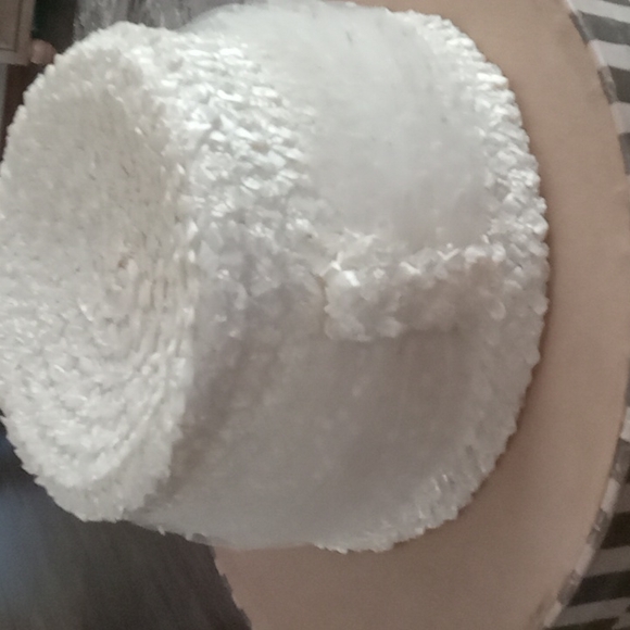 Antique hats and antique hat box - Picture 7 of 13